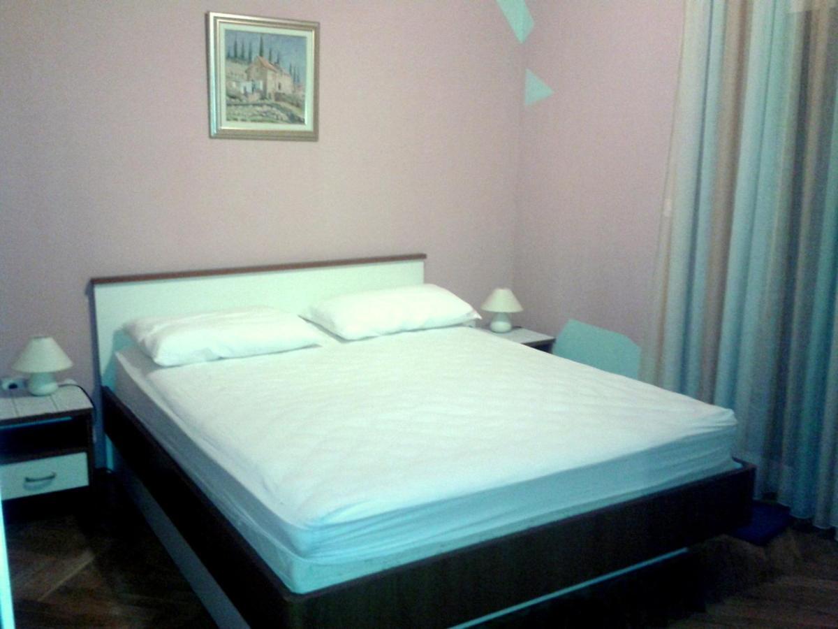 Bubi Hvar Apartments 1 ฮวาร์ ภายนอก รูปภาพ