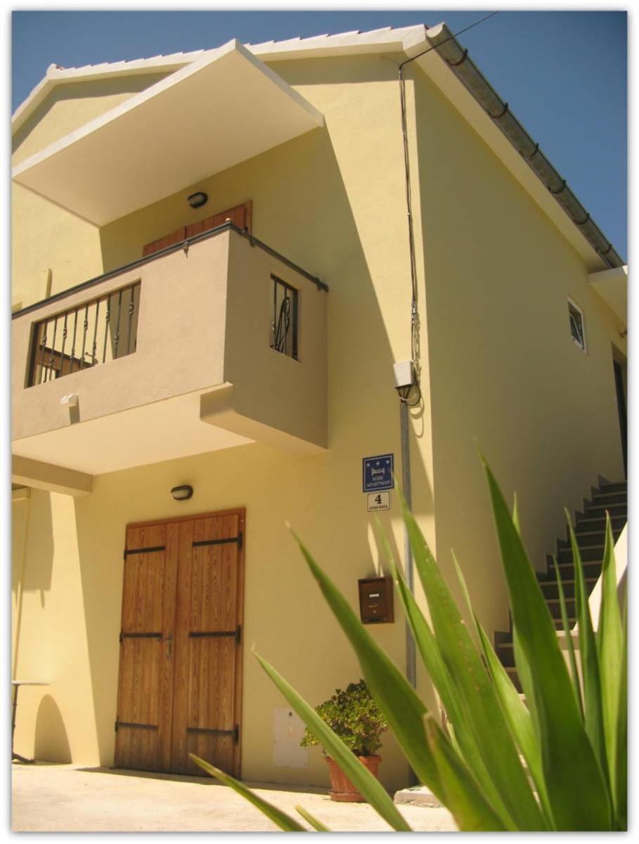 Bubi Hvar Apartments 1 ฮวาร์ ภายนอก รูปภาพ