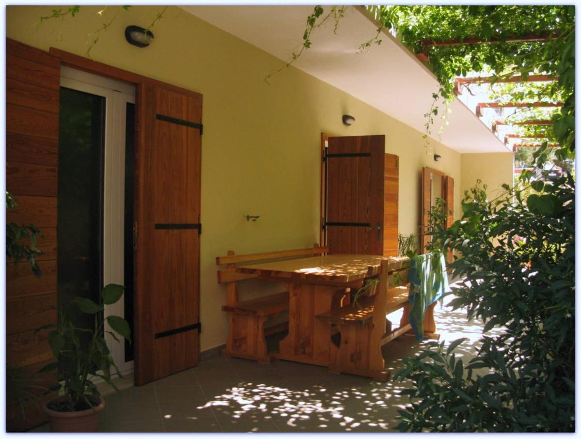 Bubi Hvar Apartments 1 ฮวาร์ ภายนอก รูปภาพ