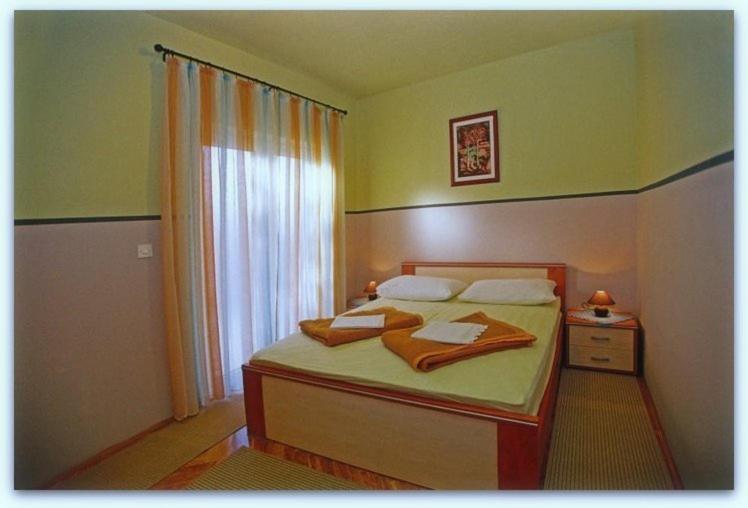 Bubi Hvar Apartments 1 ฮวาร์ ภายนอก รูปภาพ